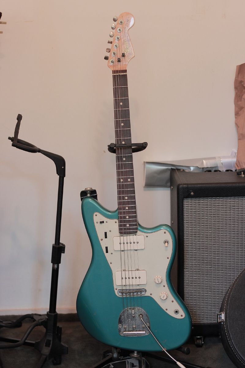 A Fender Jazzmaster electric guitar, the offset model shoegaze guitarists favoured.